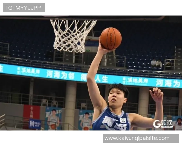 杨瀚森深入研究比赛录像逐渐领悟NBA精髓展现出色媒体人素养