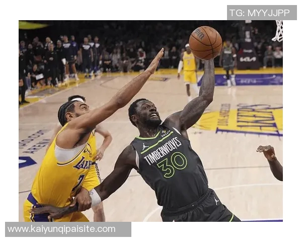 兰德尔高效发挥30分钟砍下26分9板5助助球队取得胜利