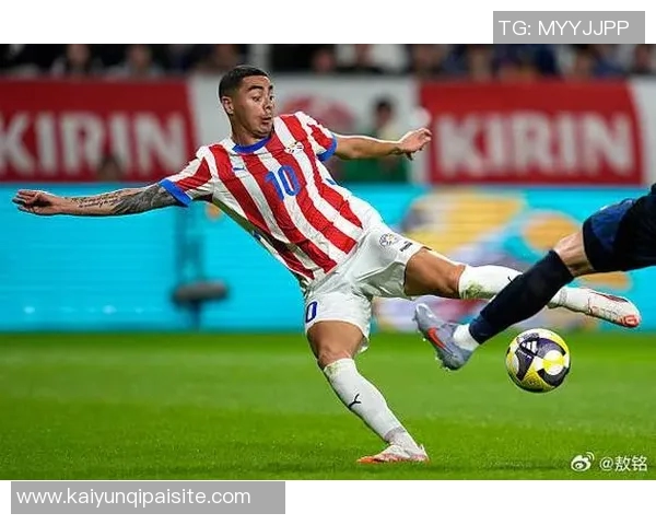 日本队迅速追平比分小川航基远射助攻巴拉圭门将失误入网 日本队迅速追平比分小川航基远射助攻巴拉圭门将失误入网