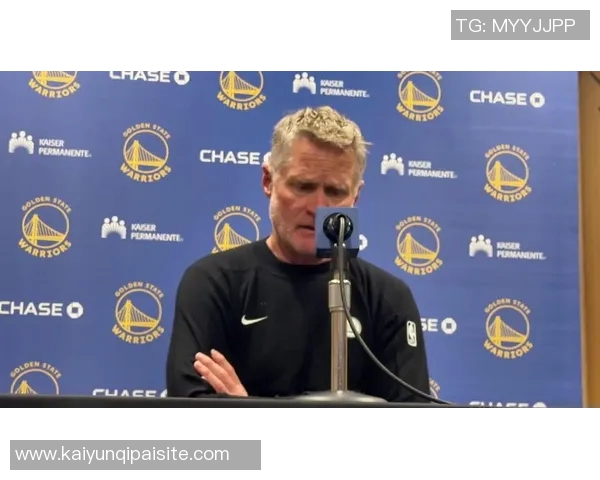 科尔强调稳健与基本功的重要性避免单手传球失误影响比赛表现 科尔强调稳健与基本功的重要性避免单手传球失误影响比赛表现