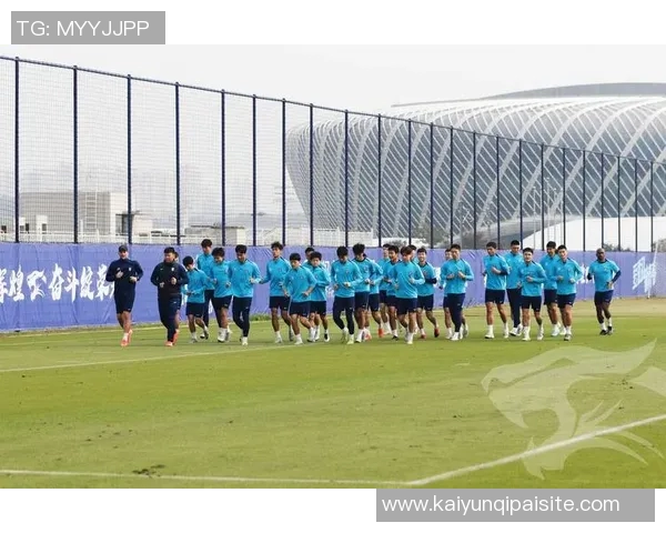 山东泰山队在武汉体育中心进行赛前踩场训练为即将到来的比赛做好准备