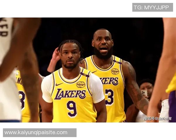 女友甜蜜发合照庆祝布朗尼21岁生日布朗尼感动转发感谢宝贝